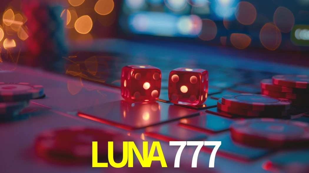 Una escena digital vívida inspirada en casino con LUNA777 mostrado prominentemente, luces brillantes, fichas, cartas y acentos dorados.